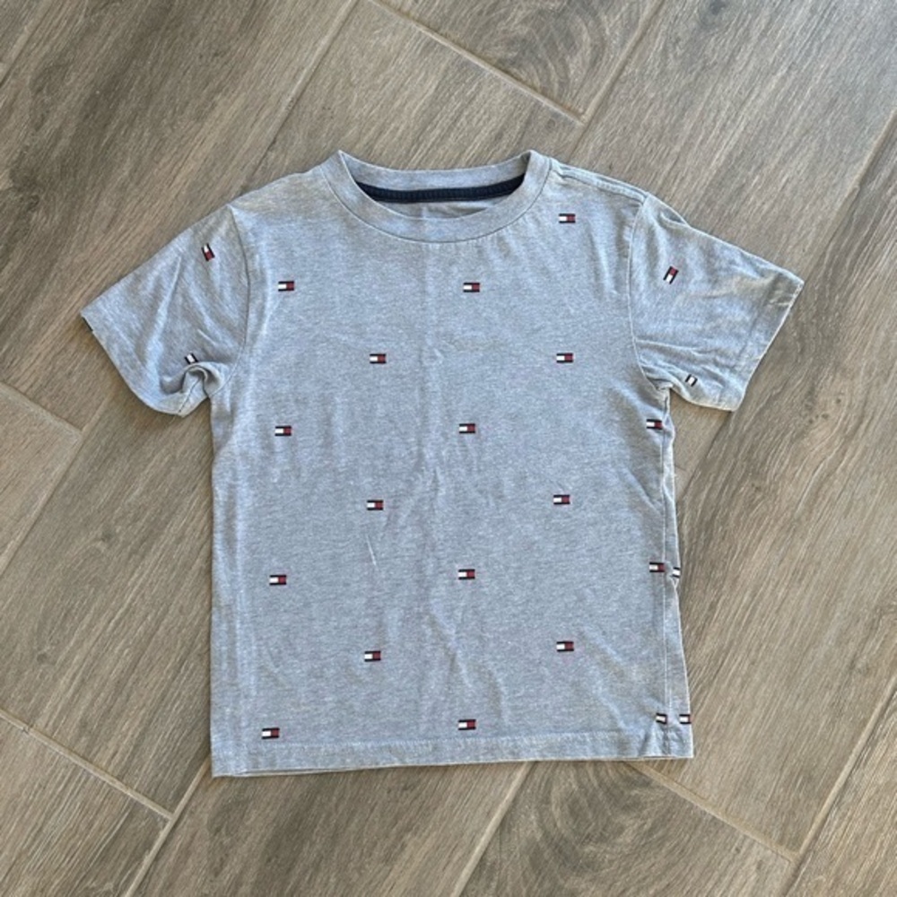 Boys Tommy Hilfiger t-shirt size 5
